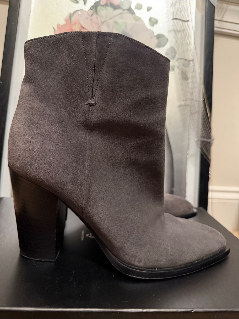 Vince Erving suede gray booties 37 7